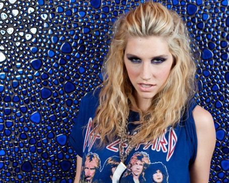 Ke-ha-kesha-11681894-454-363.jpg